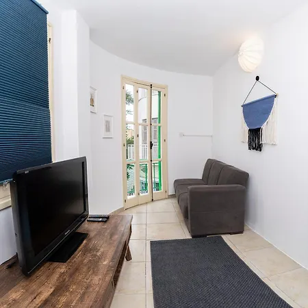 Private In Shared Flat * Nicosia