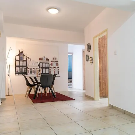 Private In Shared Flat Проживание в семье